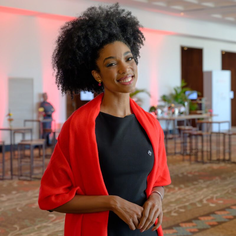 Recepcionista da BlueTie no atendimento a um evento