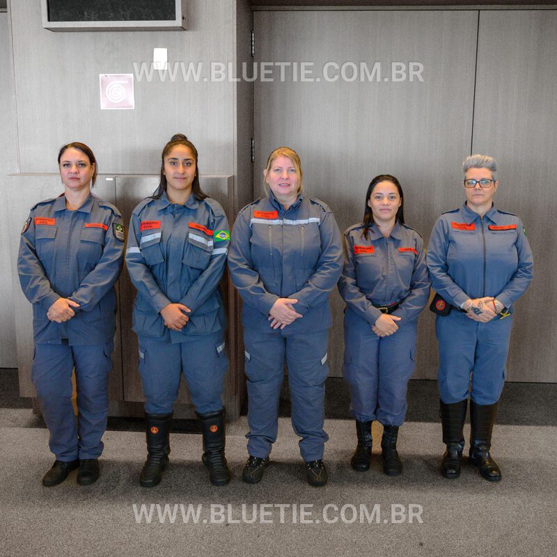Brigada e bombeiro civil da BlueTie em evento