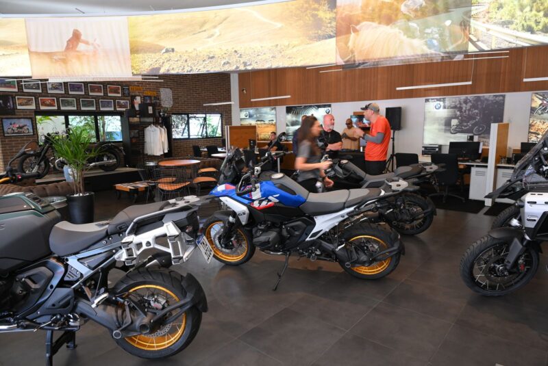 Lançamento da BMW R 1300 GS na concessionária Carolina Florence, Campinas, operação BlueTie