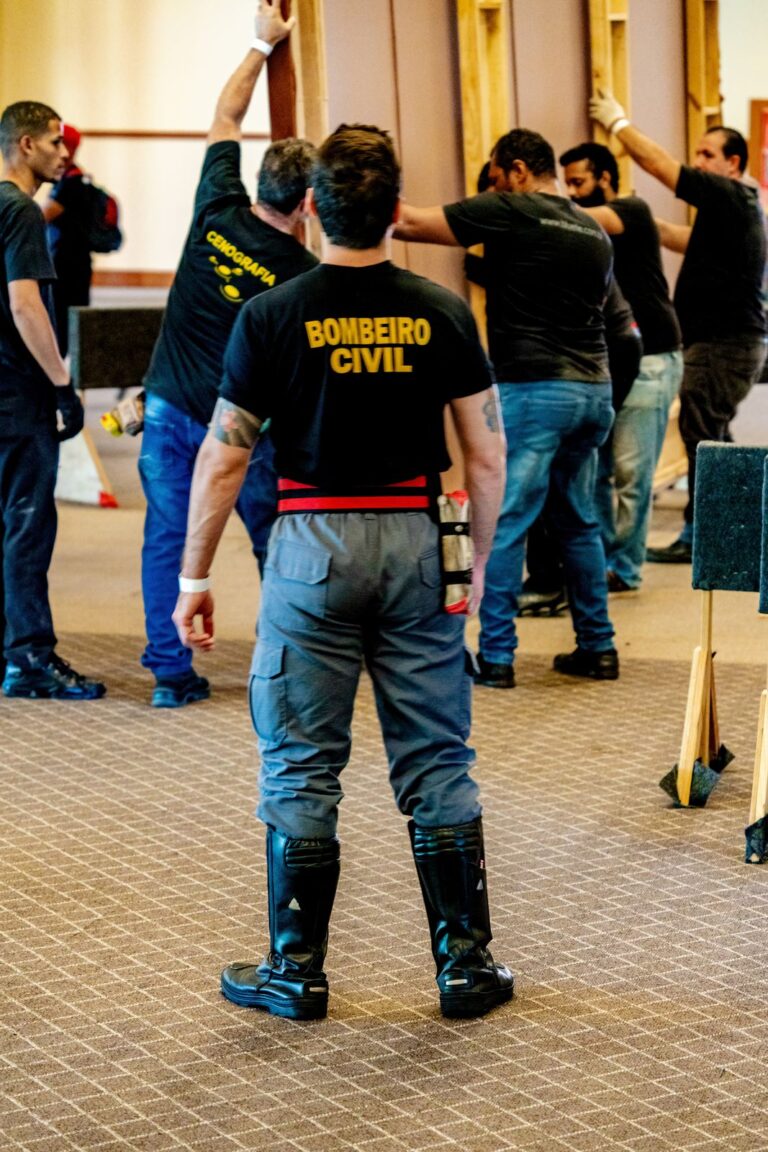 Bombeiro civil e brigadista da BlueTie em um evento