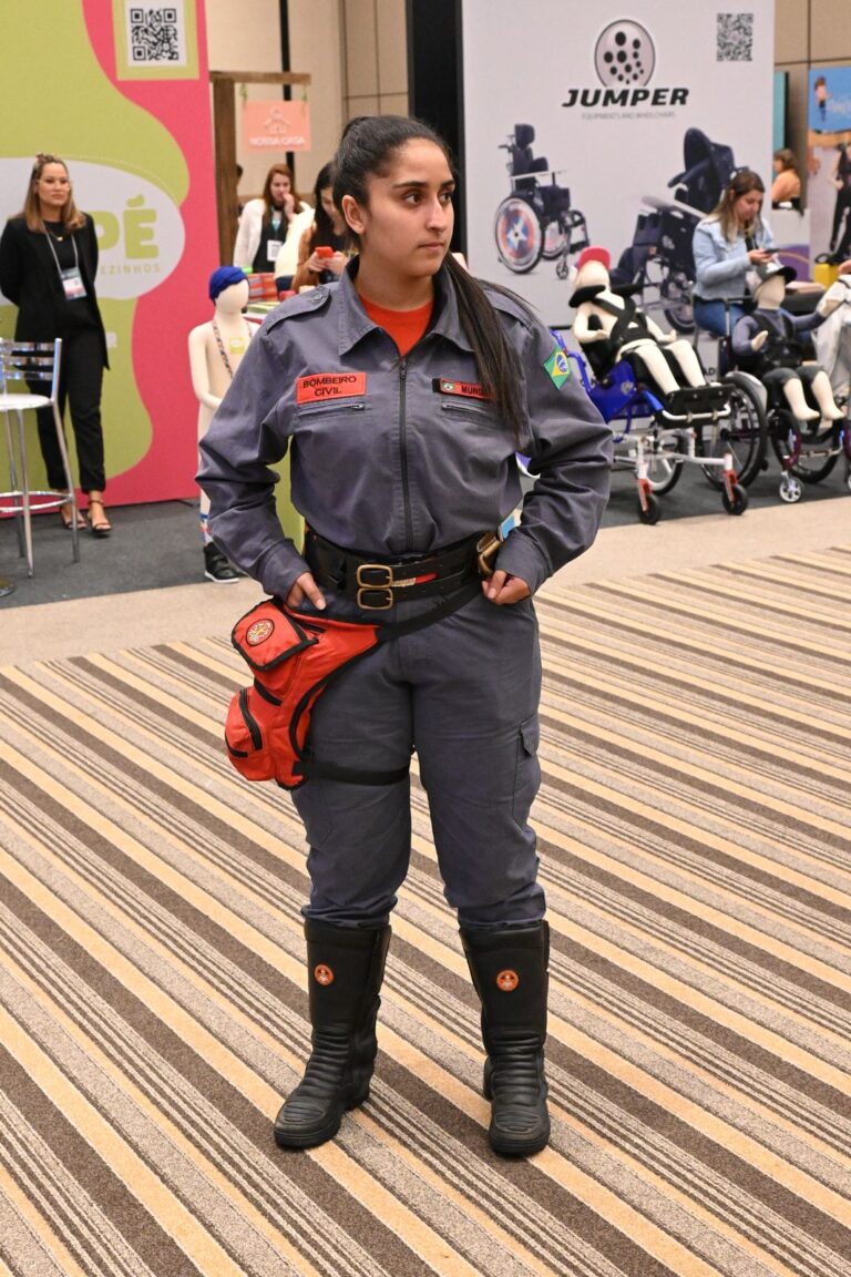 Bombeiros civis da BlueTie de prontidão em um evento