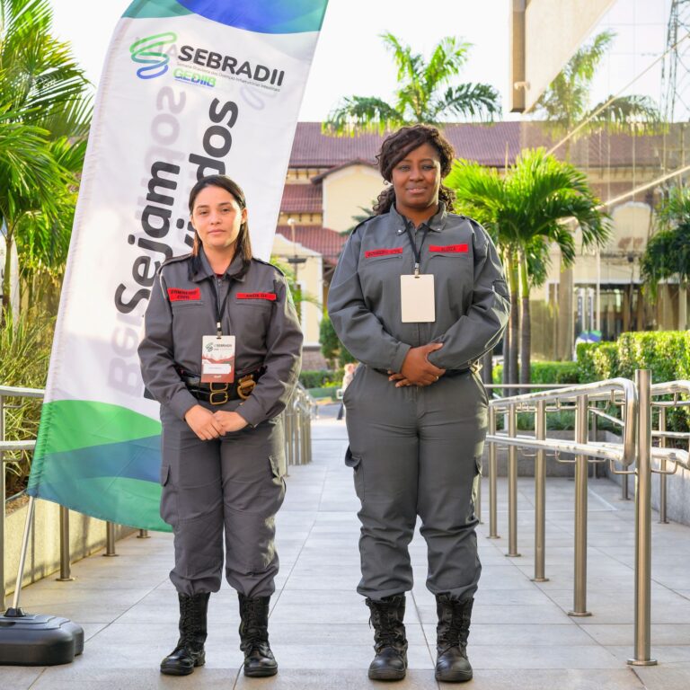 Equipe de bombeiros civis da BlueTie em um evento