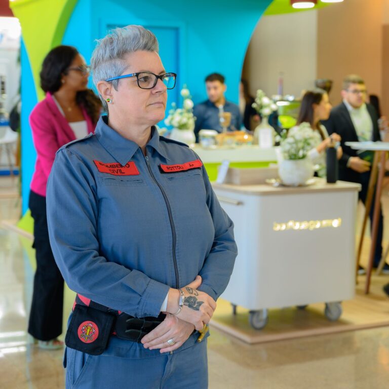 Bombeiros civis da BlueTie de prontidão em um evento