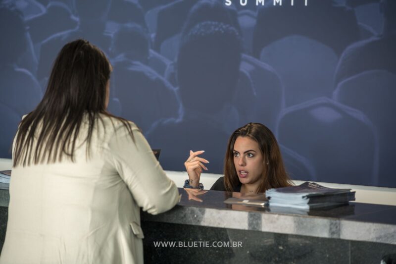 Equipe da BlueTie no credenciamento e atendimento aos participantes do ERP Summit
