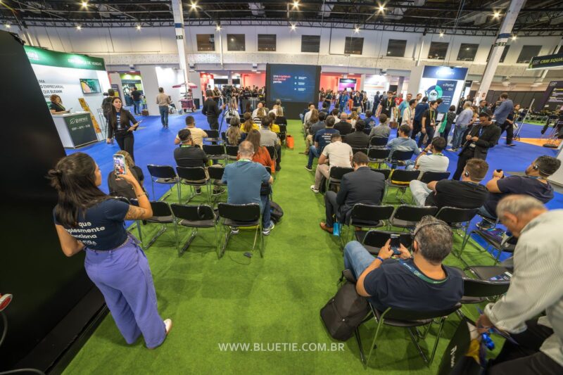 Público assistindo a uma palestra no ERP Summit