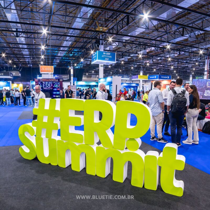 Letreiro tridimensional #ERP Summit no pavilhão do evento