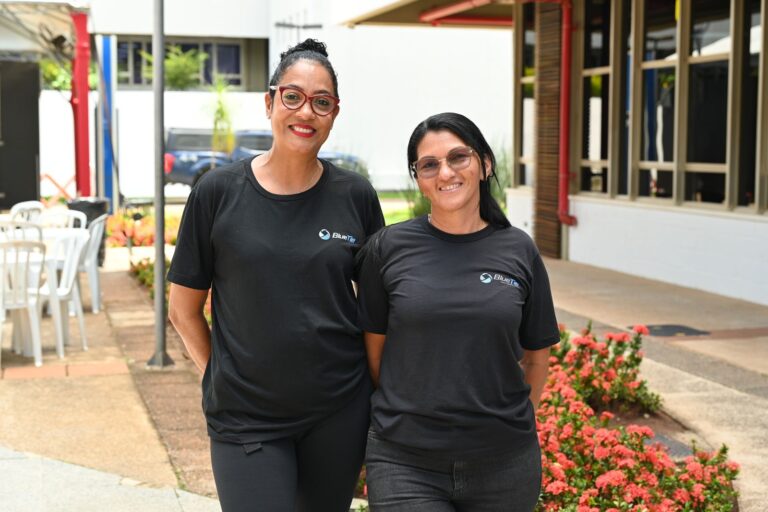 Equipe de limpeza da BlueTie em um evento