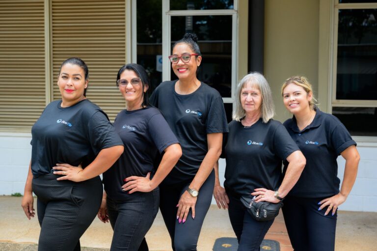 Equipe de limpeza da BlueTie em um evento