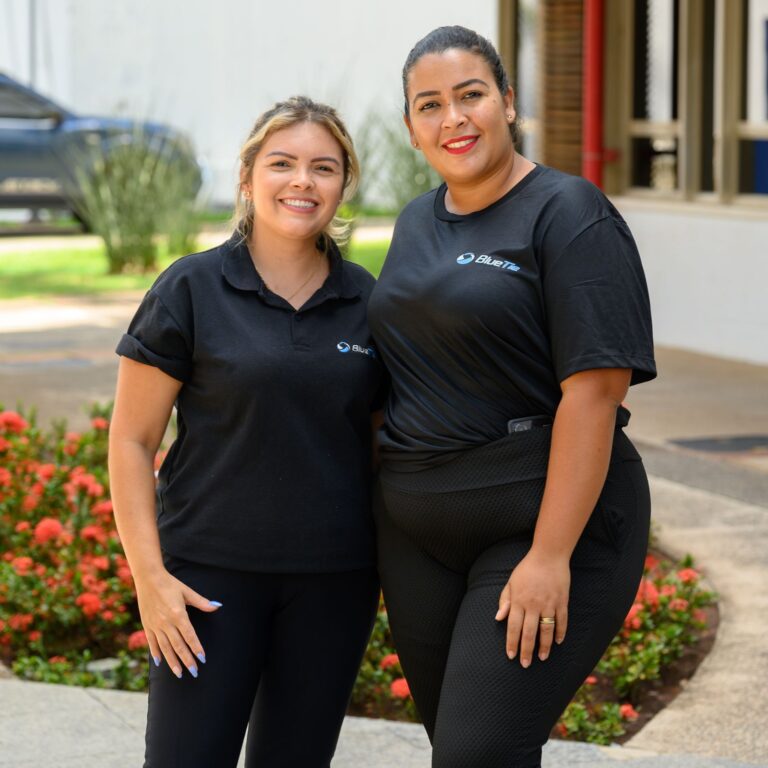 Equipe de limpeza da BlueTie em um evento