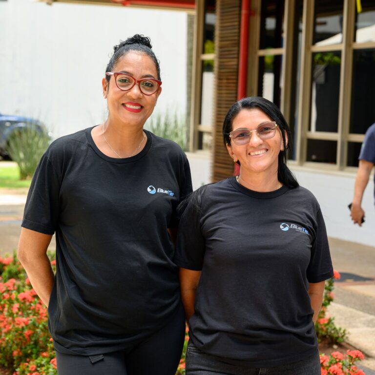 Equipe de limpeza da BlueTie em um evento