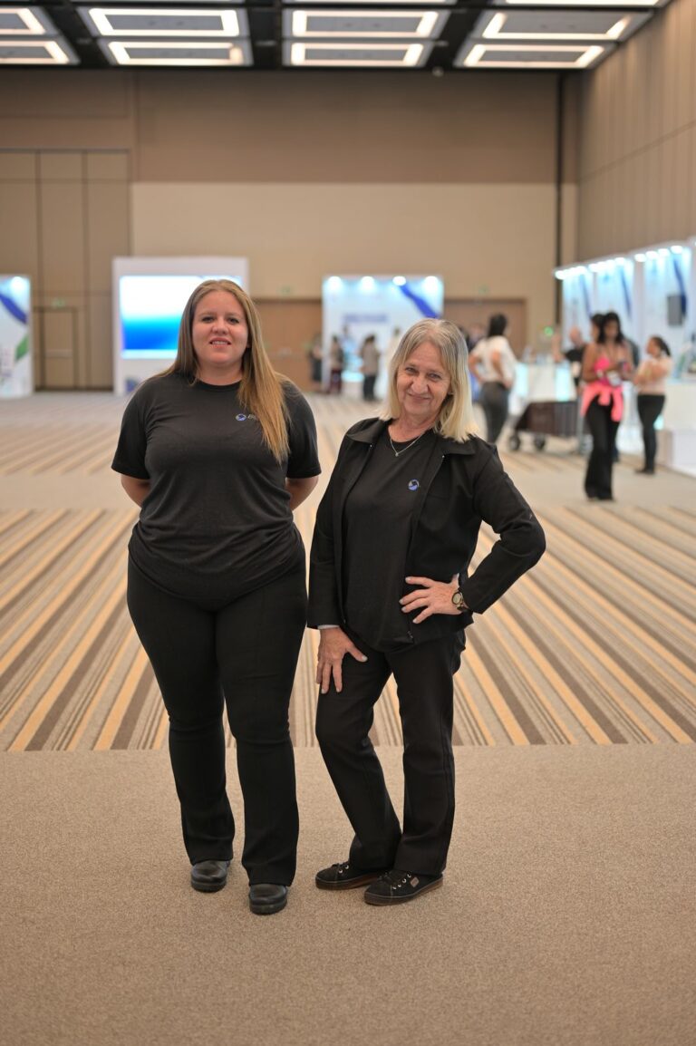 Equipe de limpeza da BlueTie em um evento