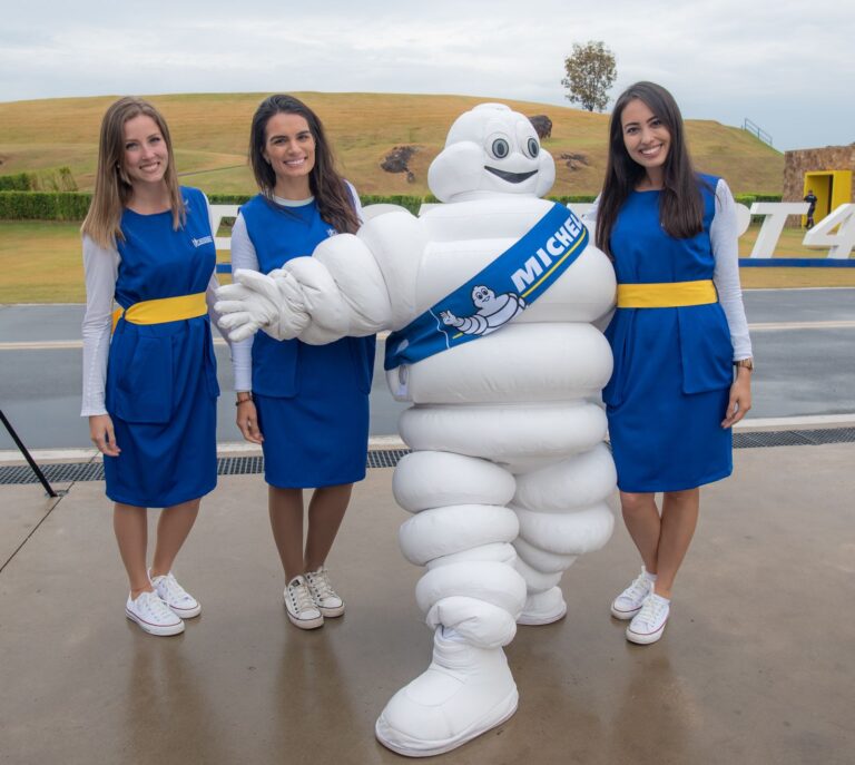 Mascote operado pela BlueTie em um evento