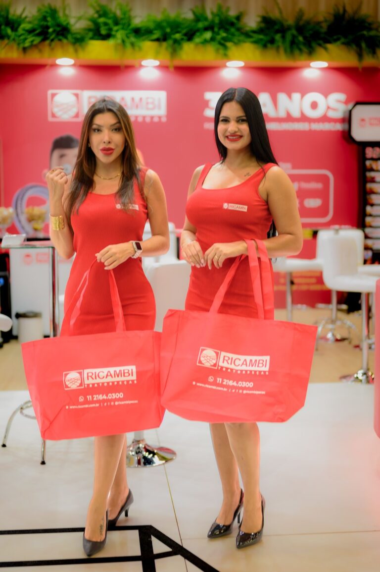 Equipe de promotores da BlueTie em um evento