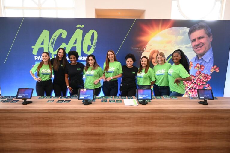 Equipe de promotores da BlueTie em um evento