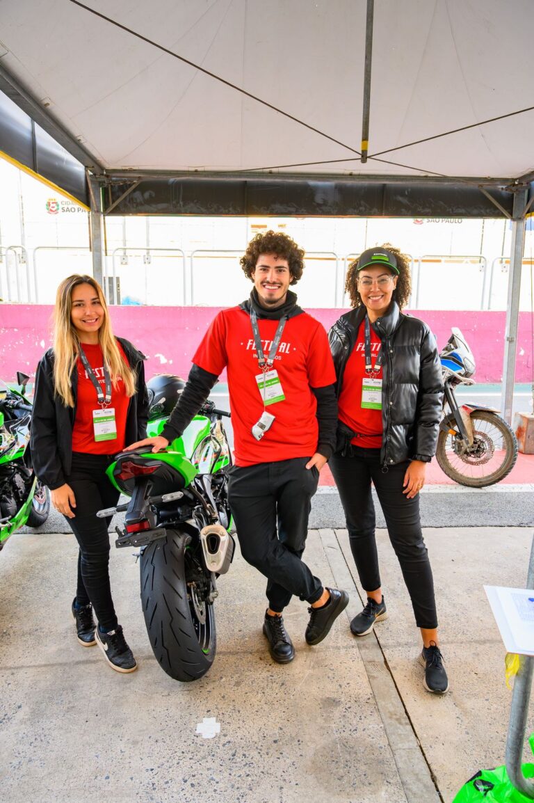 Promotora da BlueTie em ação de marca em um evento