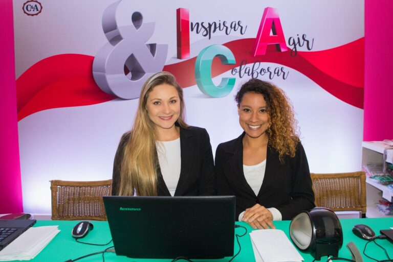Recepcionistas da BlueTie no credenciamento de um evento