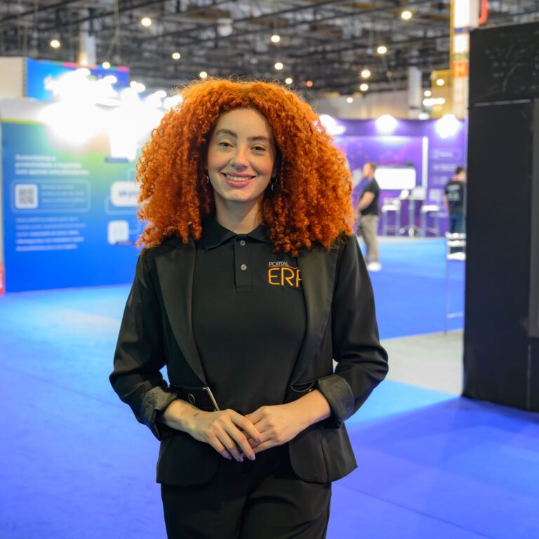 Recepcionista da BlueTie no atendimento de um evento