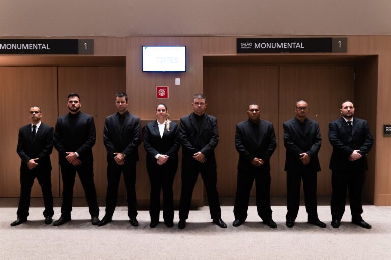 Profissional de segurança e controle de acesso da BlueTie