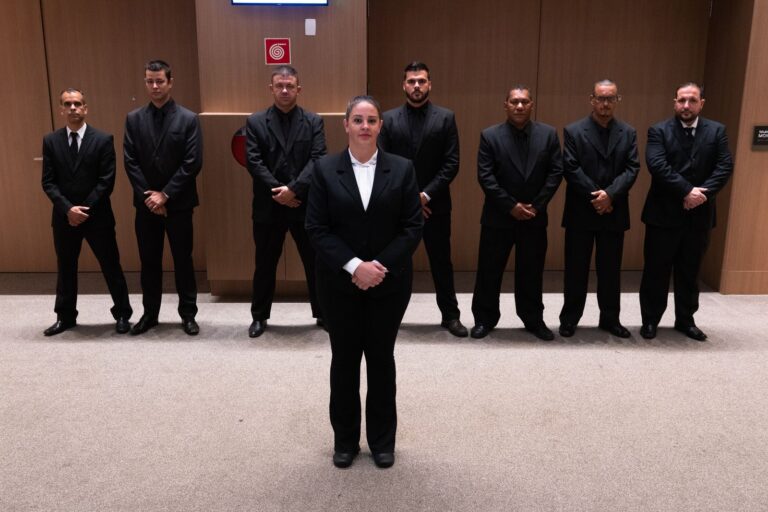 Profissional de segurança e controle de acesso da BlueTie
