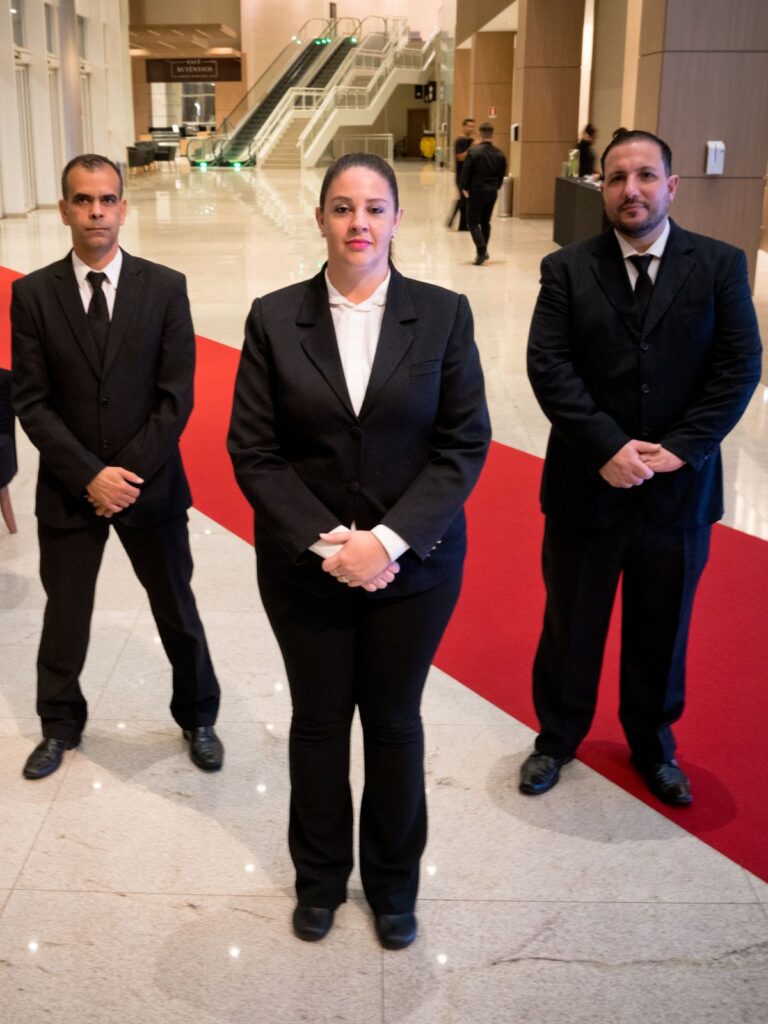Profissional de segurança e controle de acesso da BlueTie