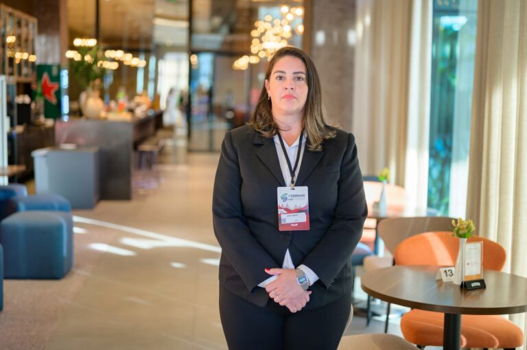 Profissional de segurança e controle de acesso da BlueTie