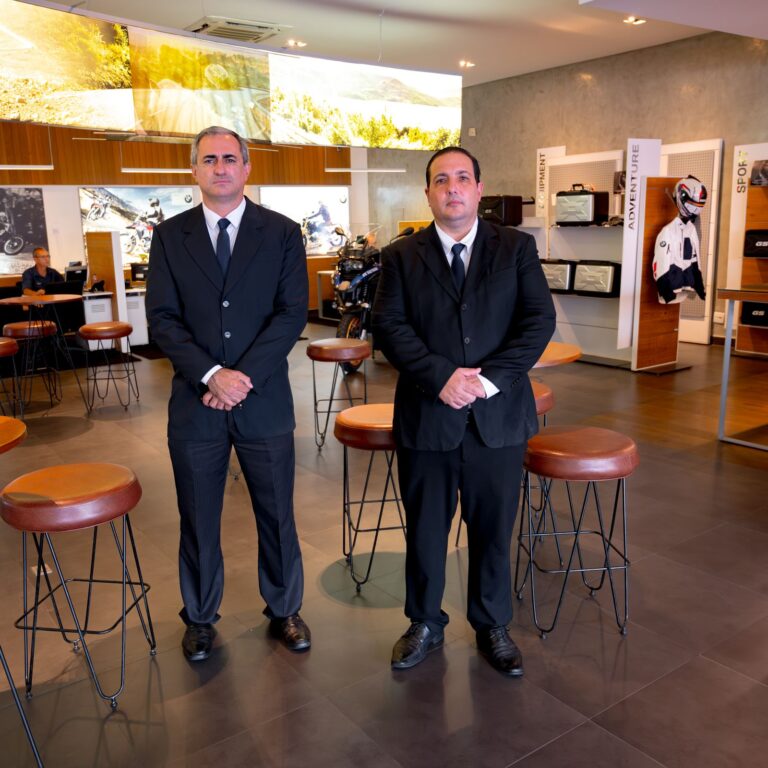 Controladores de acesso da BlueTie posicionados em um evento